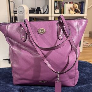 Coach pebbled leather Turnlock tote/purple/berry large carryall